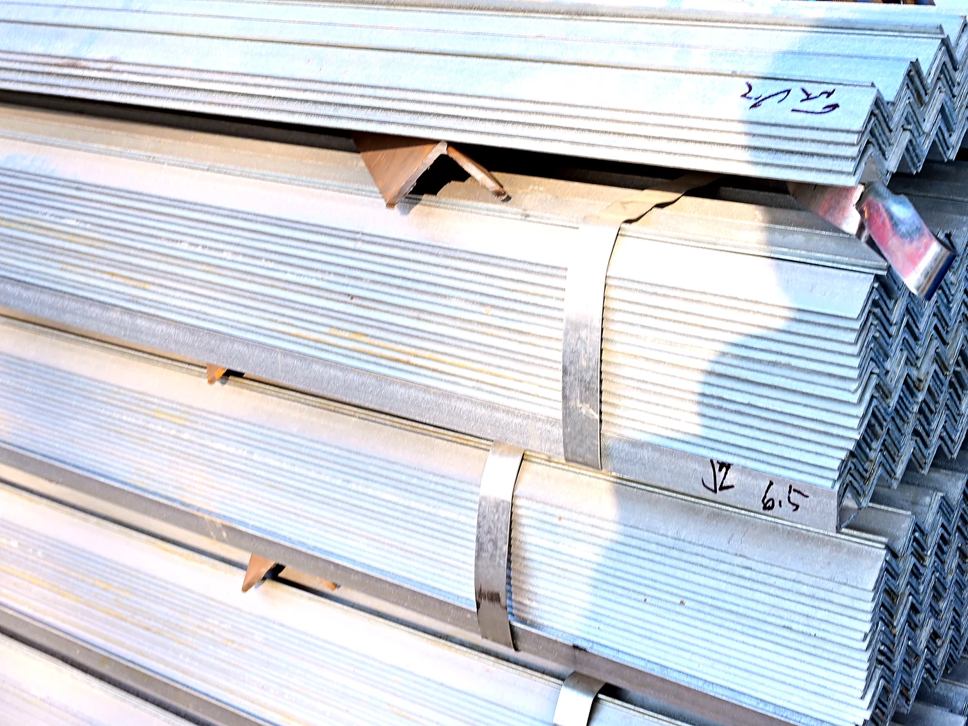 Hot-Dip Galvanized Angle Steel supplied from China - live stock ready for export