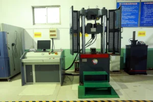 Máquina universal de ensayos — tracción y flexión