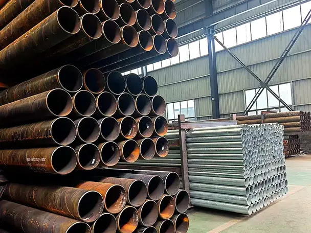 Steel pipes stored in the warehouse before dispatch