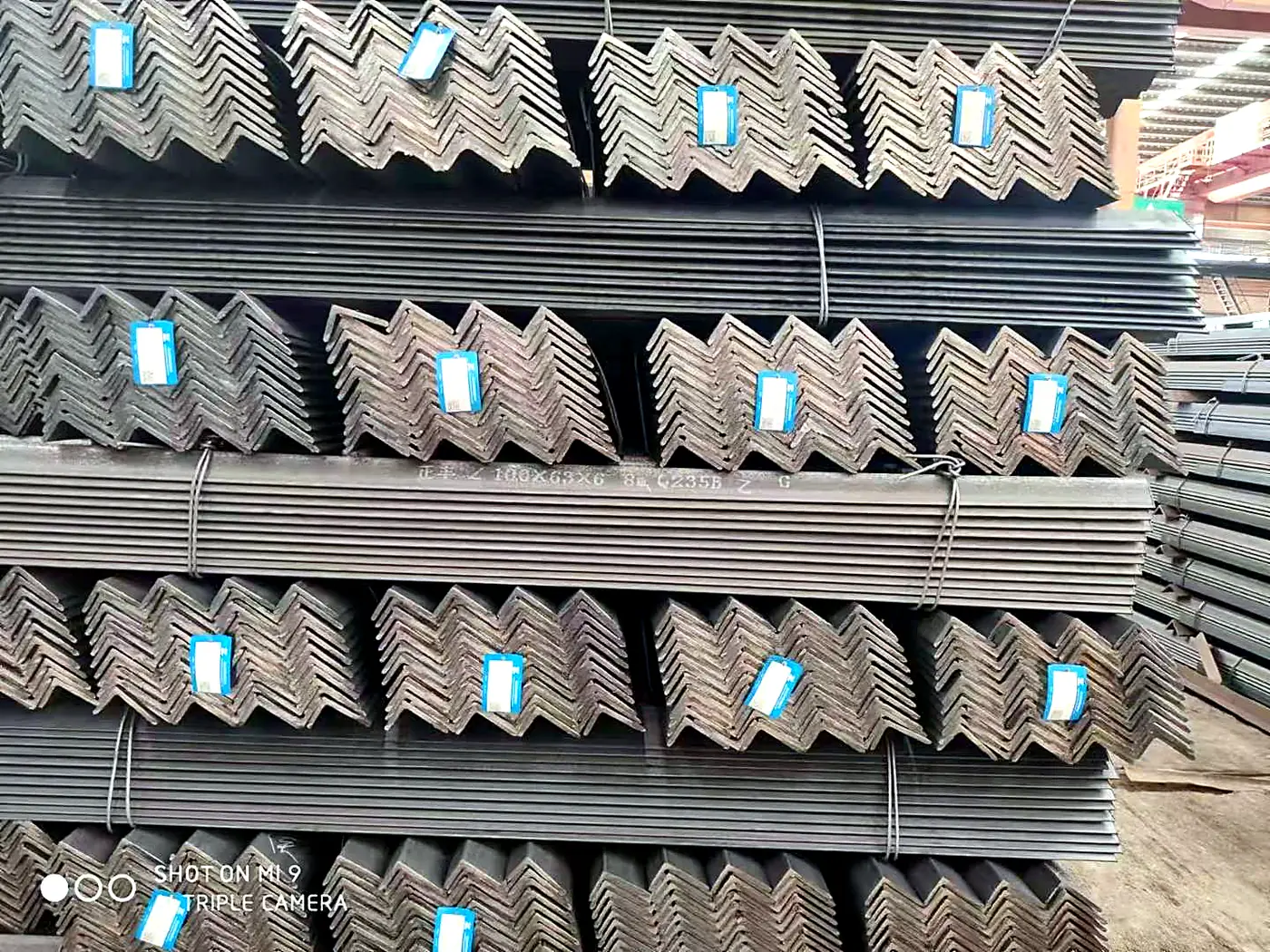 Unequal Angle Steel supplied from China - live stock ready for export